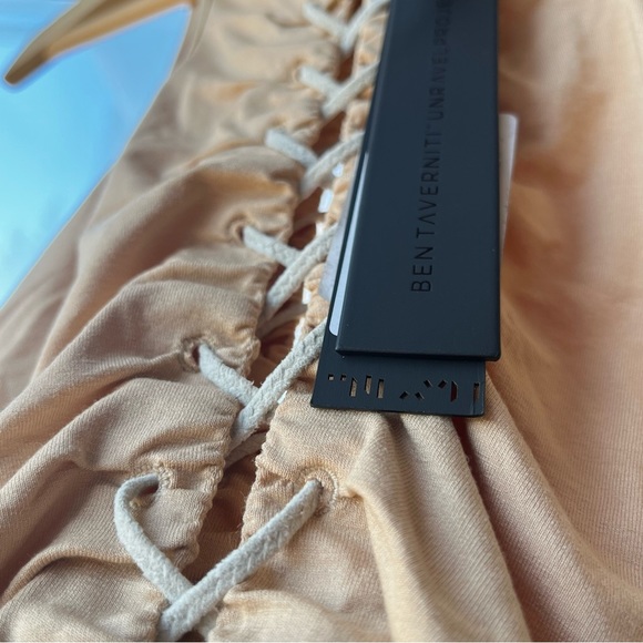 Unravel: Nude Lace Up Bodysuit Ben Taverniti Project Resort 19 (on Bella Hadid) - Picture 12 of 16